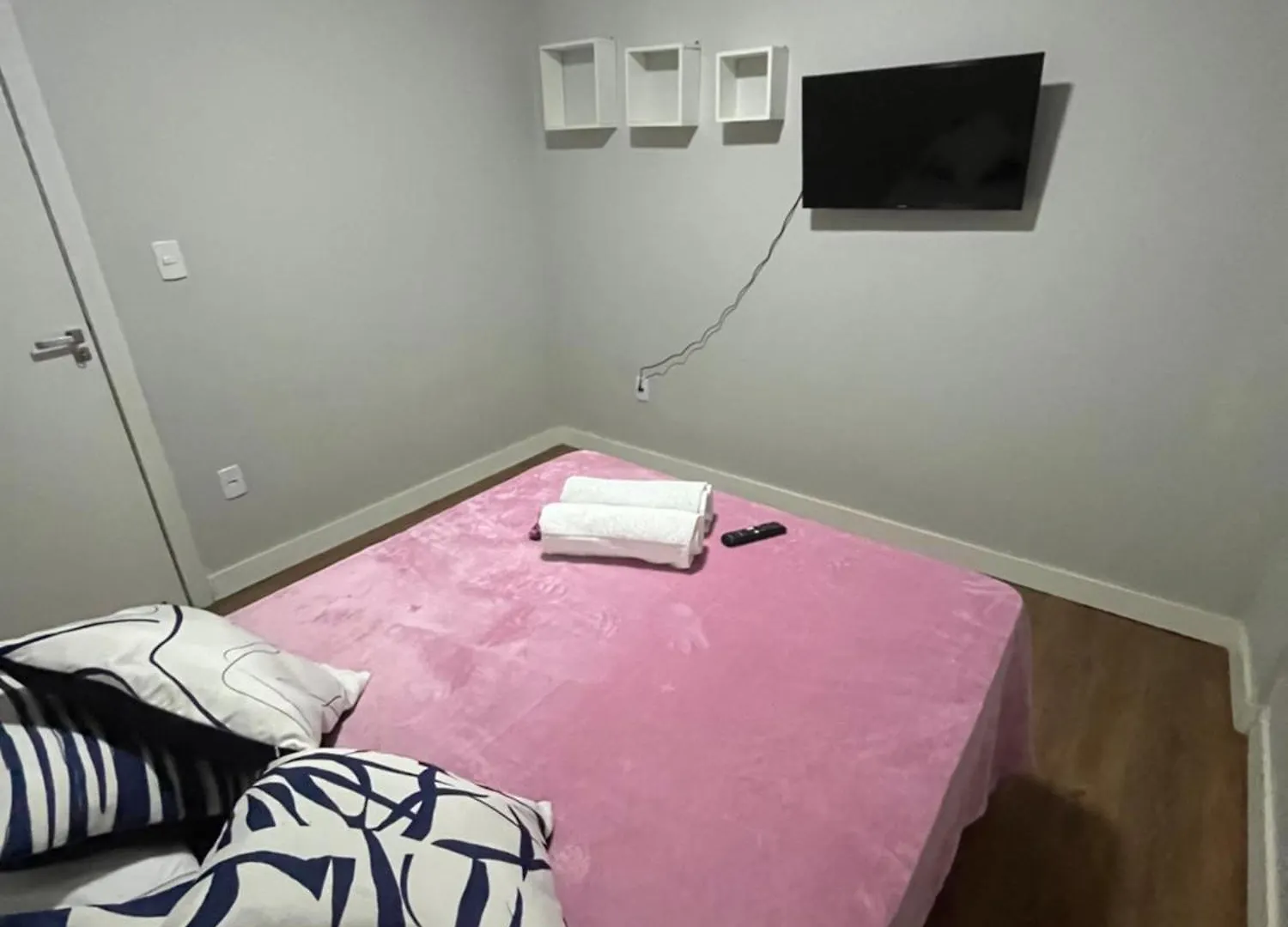 Quarto Privativo Com Banheiro Compartilhado Prox Ao Hospital E Centro Brusque